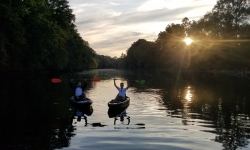 Couple renting Kayaks for a Schuylkill River Tour with Top Water Trips